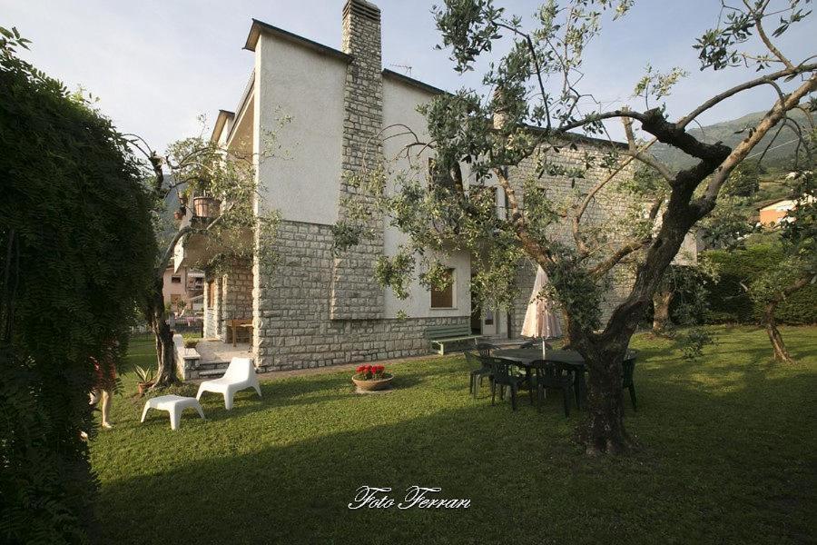 Casa Vacanze Gli Ulivi Del Lago Villa Sale Marasino Esterno foto