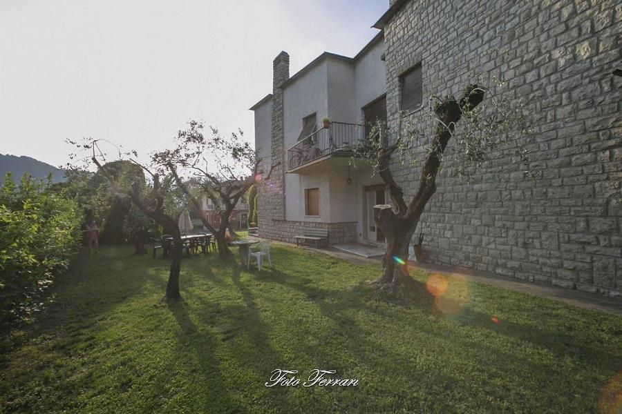 Casa Vacanze Gli Ulivi Del Lago Villa Sale Marasino Esterno foto